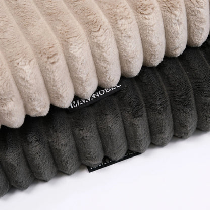 Beige en donkergrijze corduroy kussens met een plush ribbelige textuur voor orthopedisch benchmatras nova rib grijs