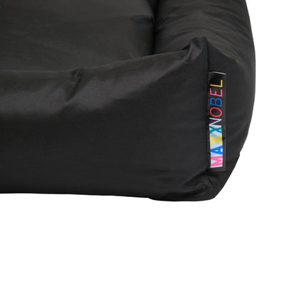 Orthopedische hondenmand bliss zwart met zachte stof en kleurrijk maxxnobel label in de hoek